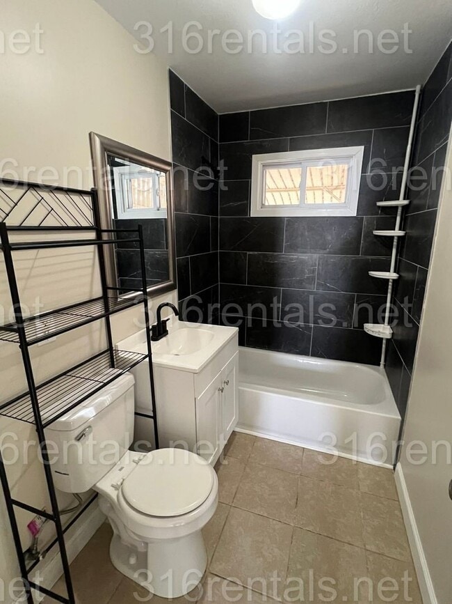 Building Photo - $1150 - **COMING SOON** 3 bed 1 bath - Single Family Home