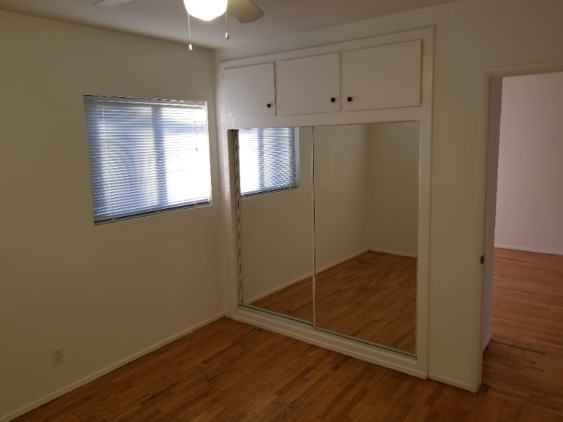 Building Photo - 2370 Walgrove Ave