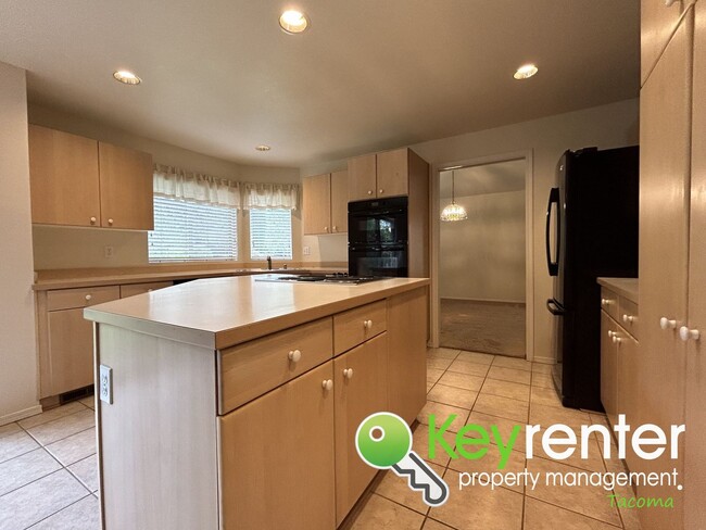 Building Photo - Magnificent North West Tacoma Home