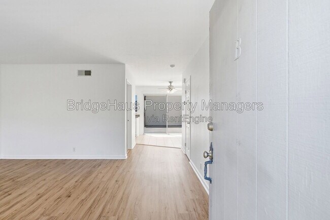 Building Photo - 3550 Sandpiper Pl