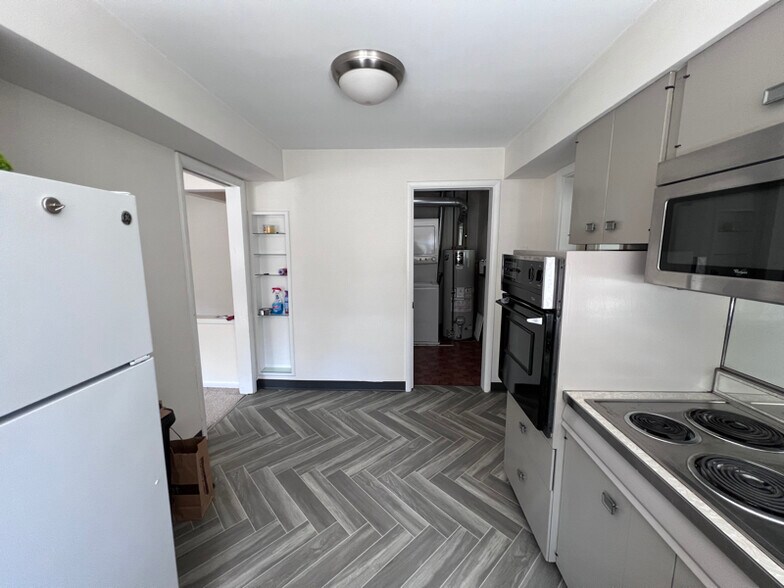 Building Photo - 3335 Springbrook St
