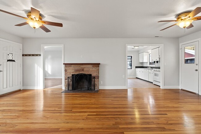 Building Photo - MOVE IN SPECIAL!!!  $500 OFF OF THE 1ST MO...