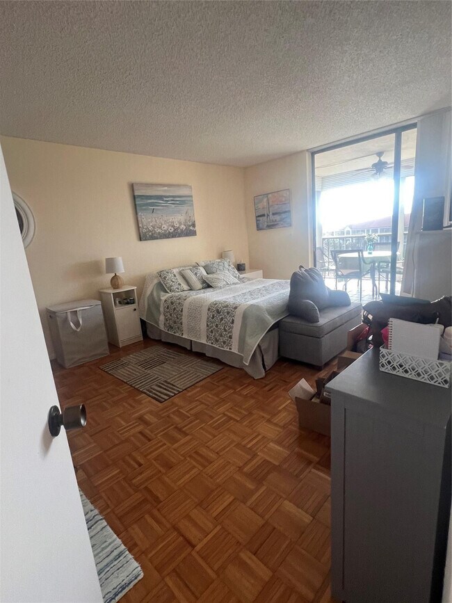 Building Photo - 7030 Half Moon Cir