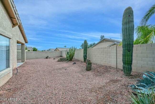 Building Photo - 17149 W Saguaro Ln