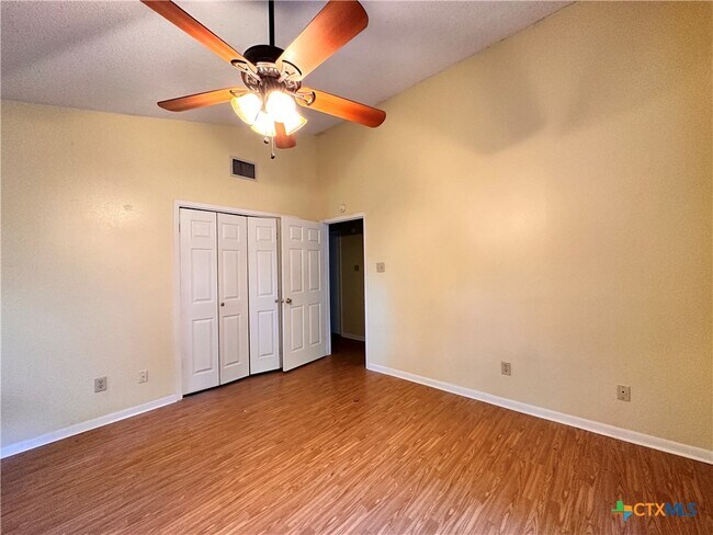 Building Photo - 899 Hillyer St