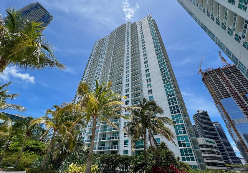 Building Photo - 951 Brickell Ave