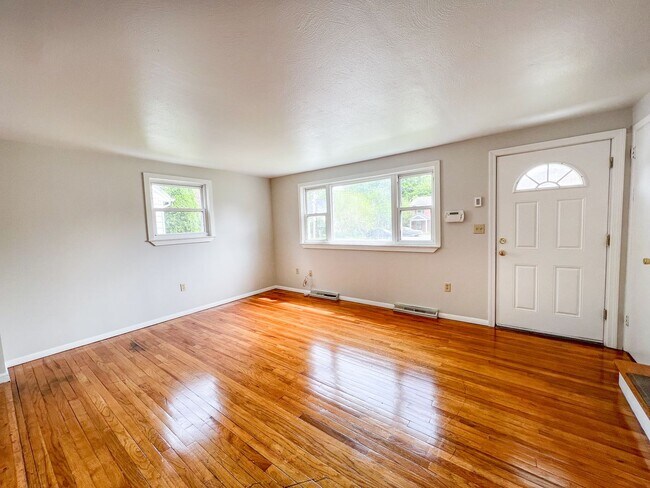Building Photo - Single Family House in the North End of Hartford