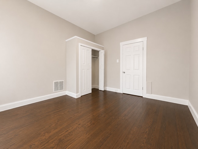 Building Photo - 614 N Streeper St