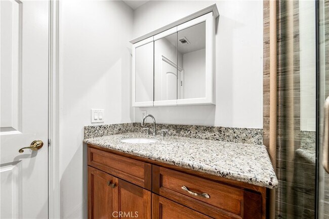 Building Photo - 5892 Meadowlark Dr