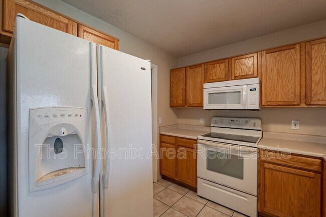 Building Photo - 11928 W Columbine Dr