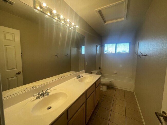 Building Photo - 922 N Sicily Dr
