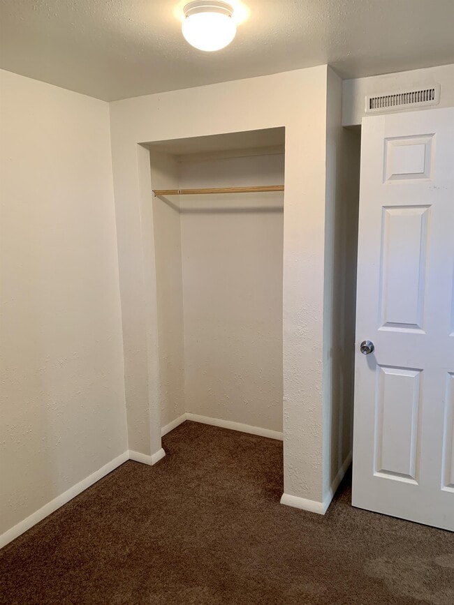 Building Photo - 3895 Kitt Dr