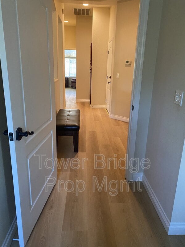 Building Photo - 12040 Gold Pointe Ln