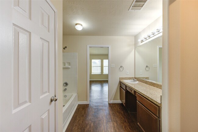 Building Photo - 15531 Kiplands Bend Dr
