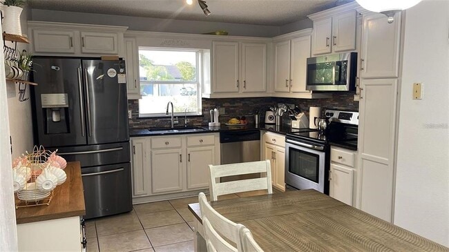 Building Photo - 2112 Jessa Dr