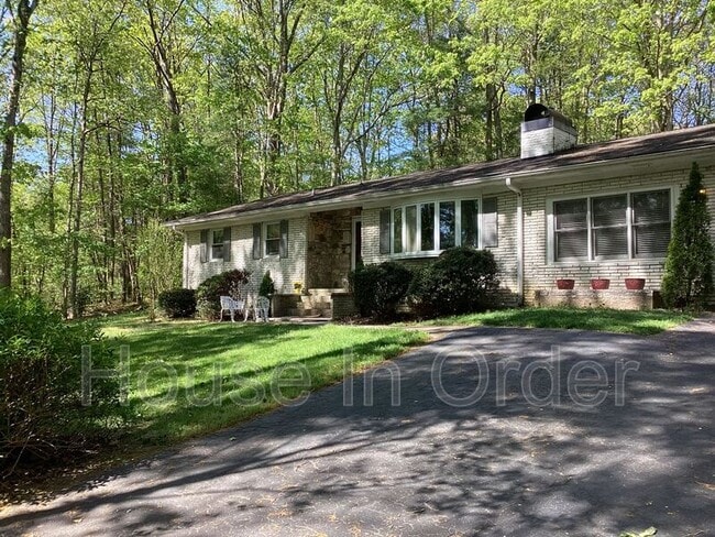 Building Photo - 24 Glen Cove Rd