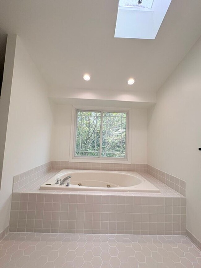 Building Photo - 18514 Gingerbread Ln