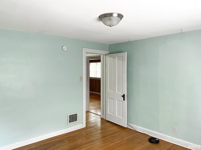 Building Photo - 519 S Swain Ave