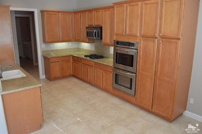 Building Photo - Villa de Gallego - Furnished Rental