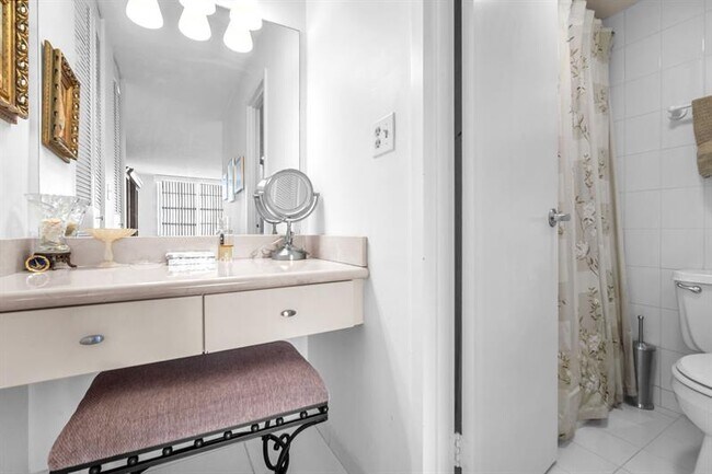 Building Photo - 230 174th St