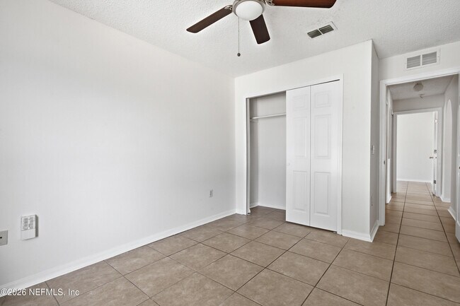 Building Photo - 8451 Oak Crossing Dr W
