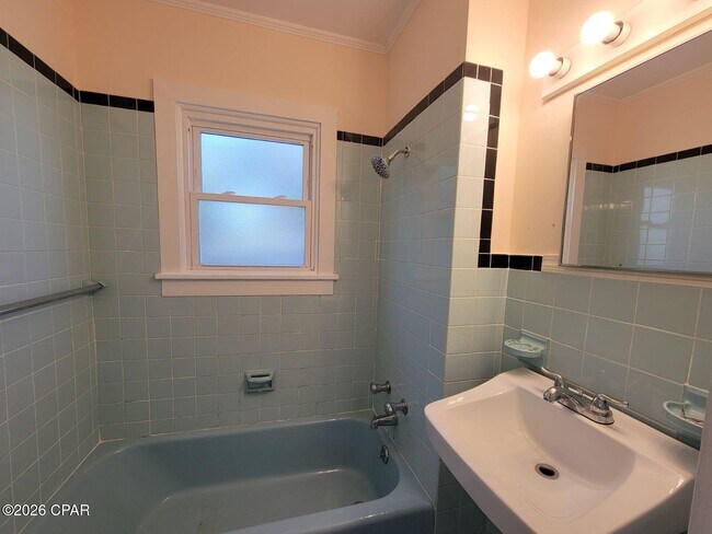 Building Photo - 131 Allen Ave