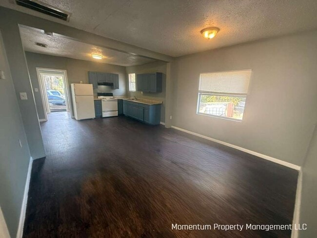 Building Photo - Beautiful Remodeled 4/1 Single Family Home in Lakeland- AVAILABLE FOR IMMEDIATE MOVE IN!!