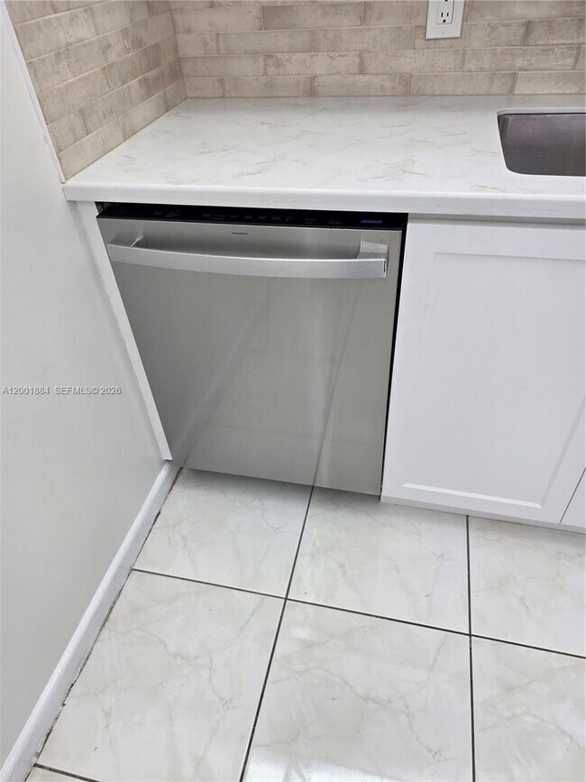 Building Photo - 13250 SW 4th Ct