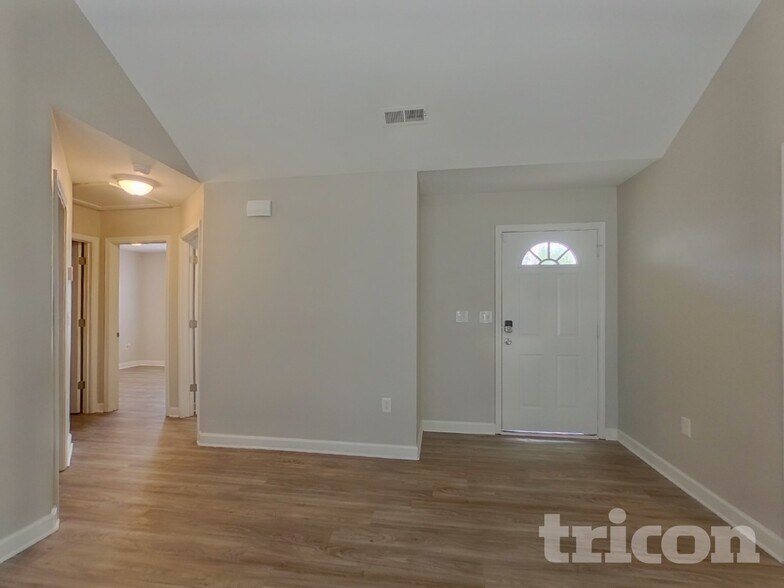 Building Photo - 416 Leecrest Dr