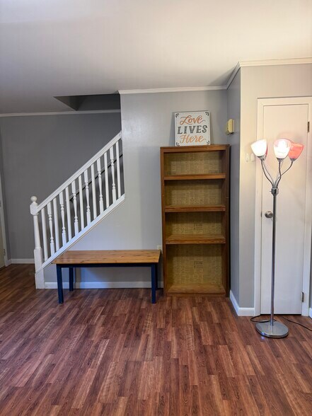 Building Photo - 329 Oakwood Ave