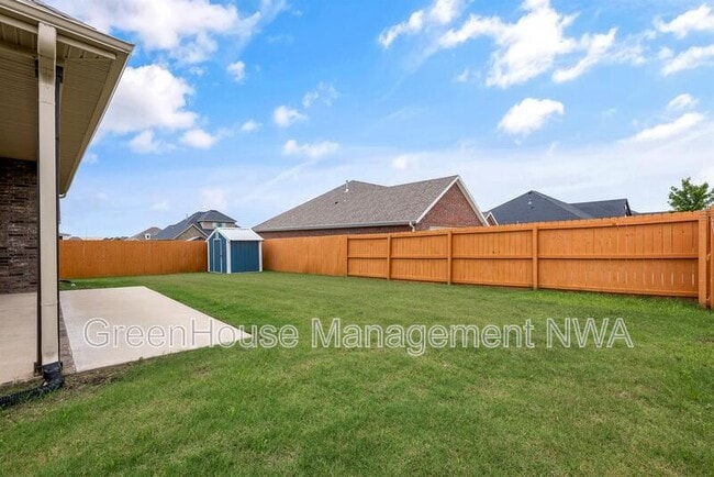 Building Photo - 3702 SW Mistletoe Ave