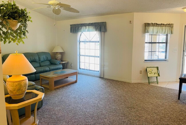 Building Photo - 757 Tulip Dr