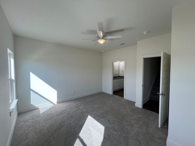 Building Photo - Newly constructed Townhome for rent!