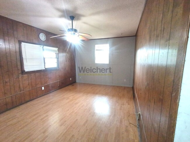 Building Photo - 4-Bed, 2-Bath house with huge backyard
