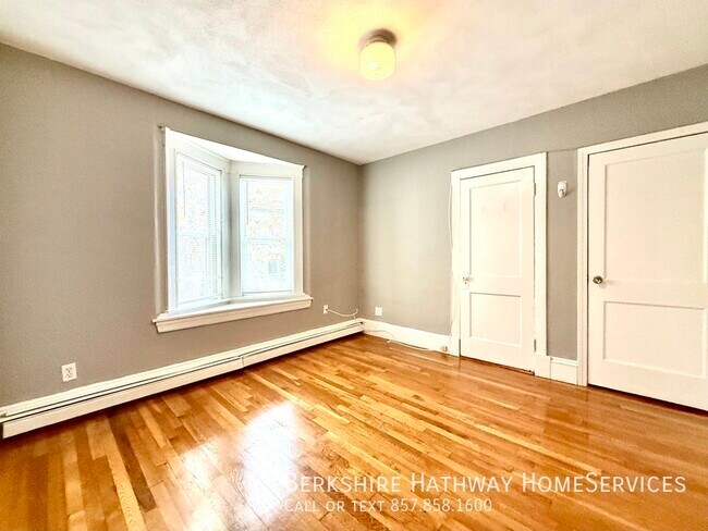 Building Photo - 881 Broadway-2