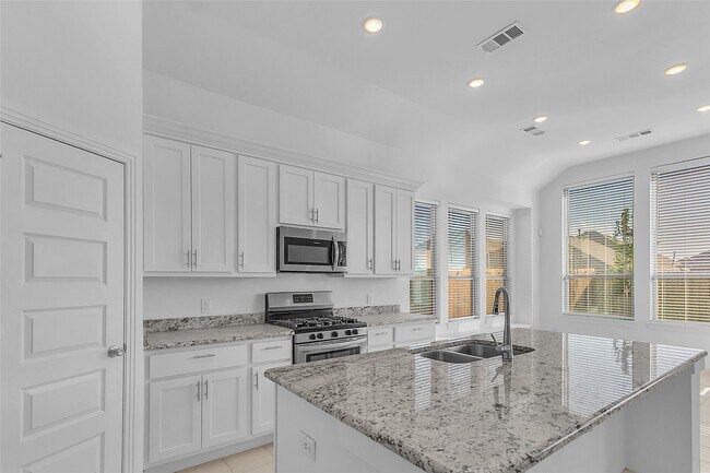 Building Photo - 1805 Everglades Dr