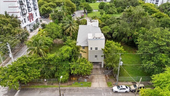 Building Photo - 1235 NW 9th Ave