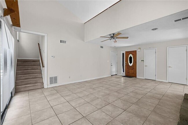 Building Photo - 990 Chapman Ln