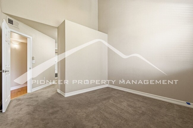 Building Photo - Awesome Townhome in Arvada