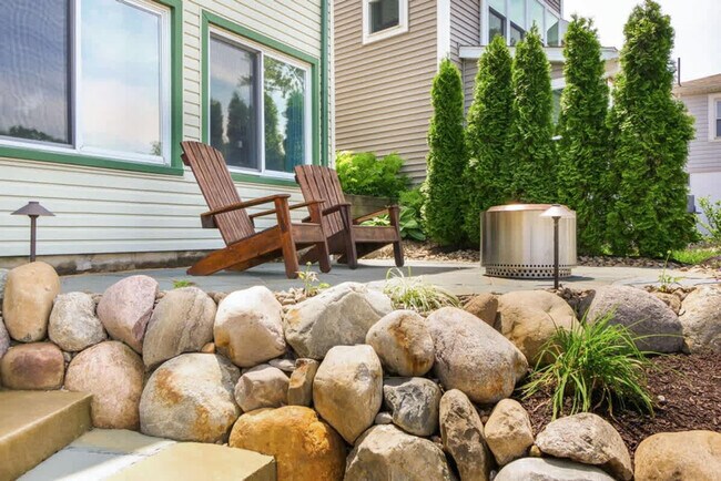 Building Photo - 3576 Portage Point Blvd