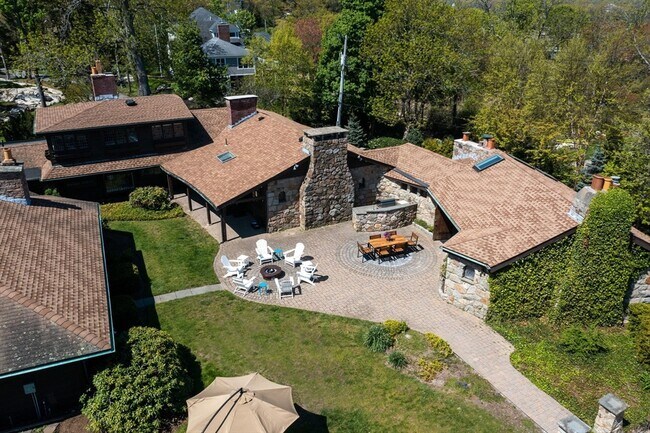 Building Photo - 19 Hobart Ln