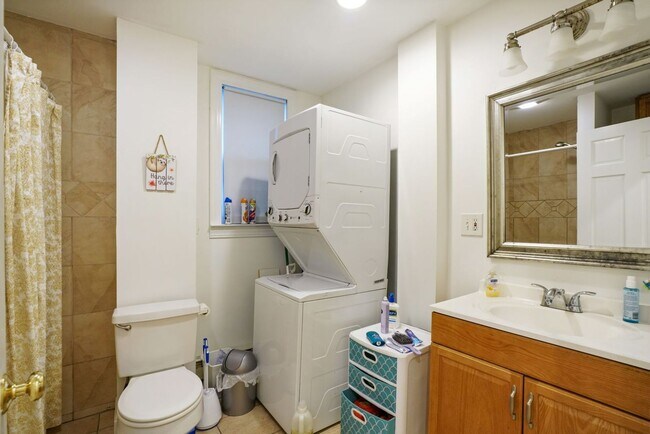 Building Photo - Great Mission Hill 4 bed