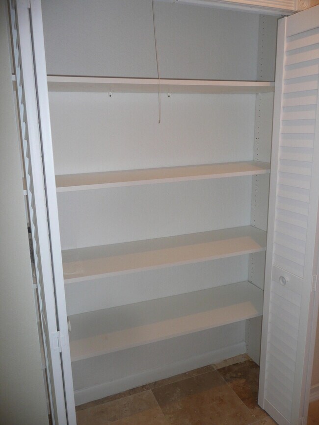 Building Photo - 525 24th Ave N