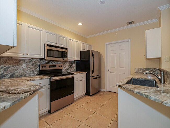 Building Photo - 5045 Fairways Cir