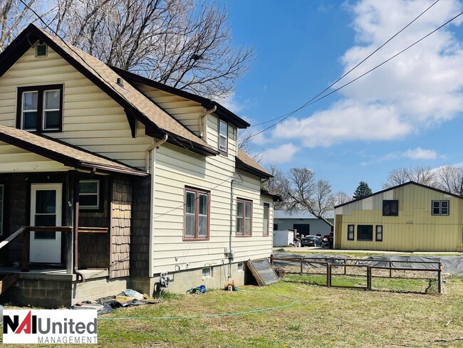 Building Photo - Five bedroom, Two and a half bath home for rent