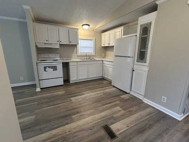 Building Photo - 38 White Oak Village