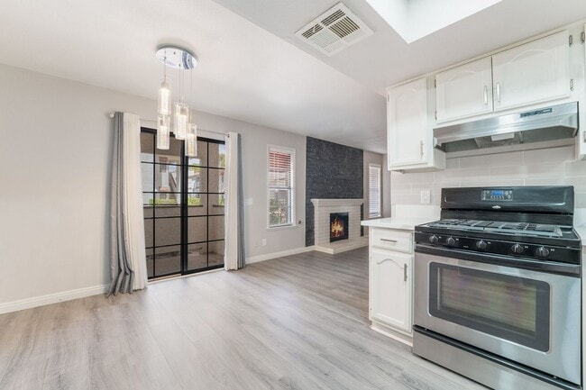 Building Photo - Exquisite Home, Prime Location!