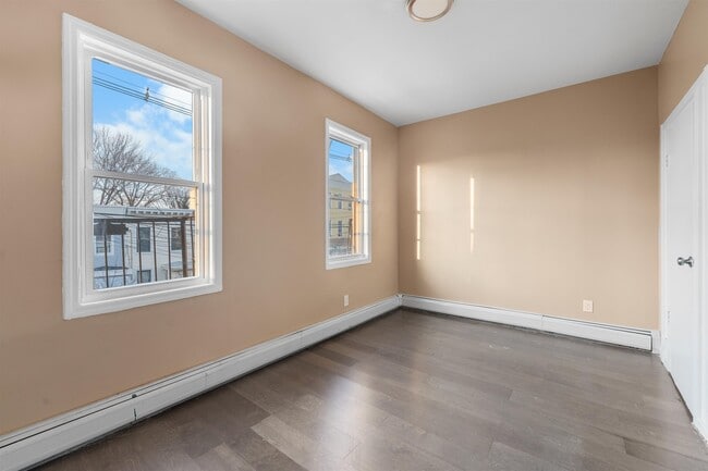 Building Photo - 134 Van Horne St