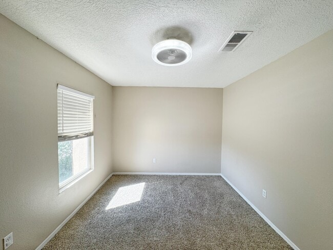 Building Photo - 9307 Vista Clara Loop NW