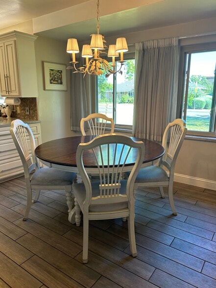Shared eat in kitchen - 317 W Banbury Dr
